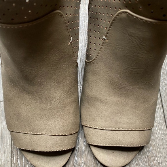 a.n.a A New Approach Women’s Brown Peep Toe Booties Tasha 7M - Picture 12 of 16